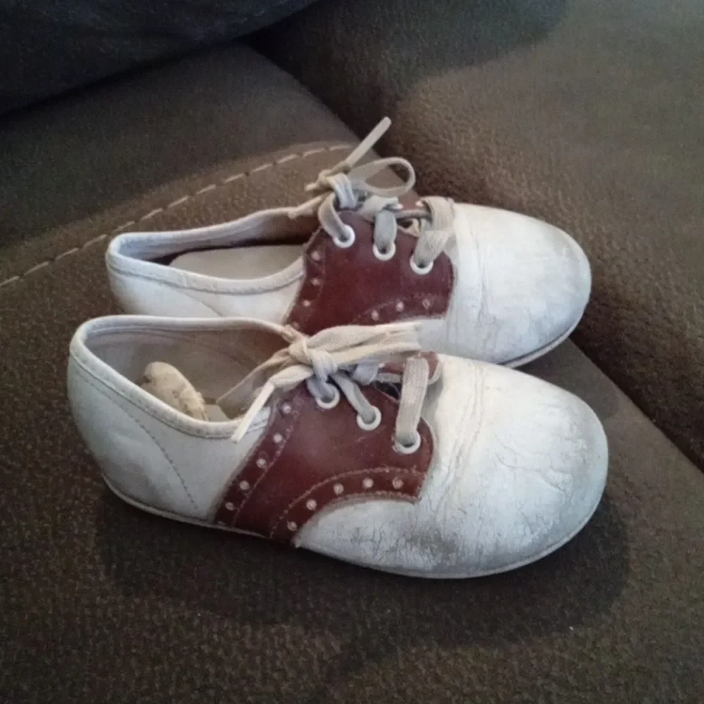 Vintage Baby Deer Cameo Trainers Saddle Shoes